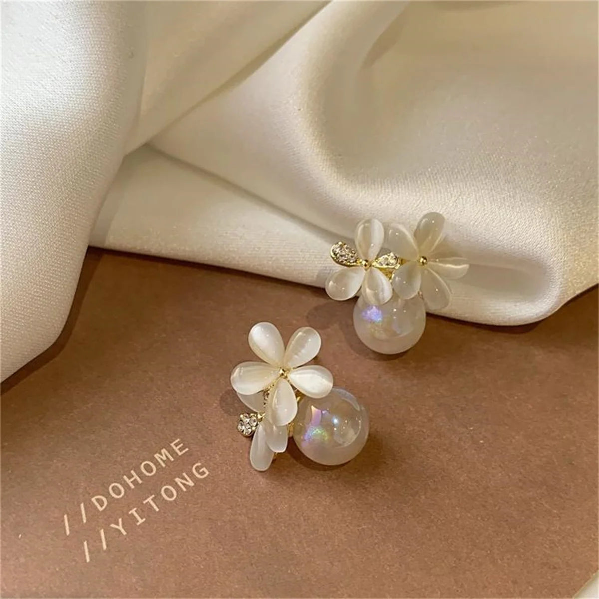Pendientes con forma floral de cristal