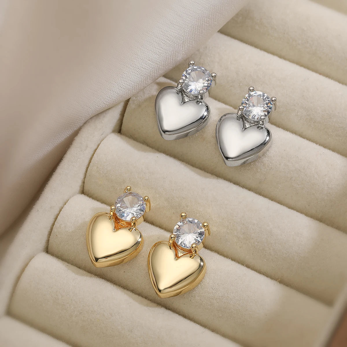 Pendientes de Corazón con detalle de Circonita