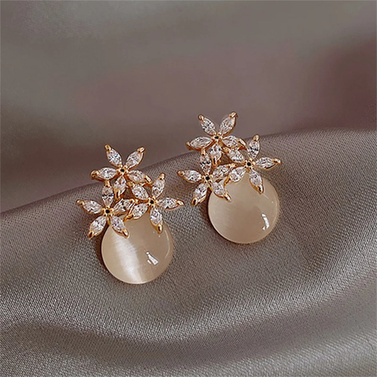 Pendientes con forma floral de cristal