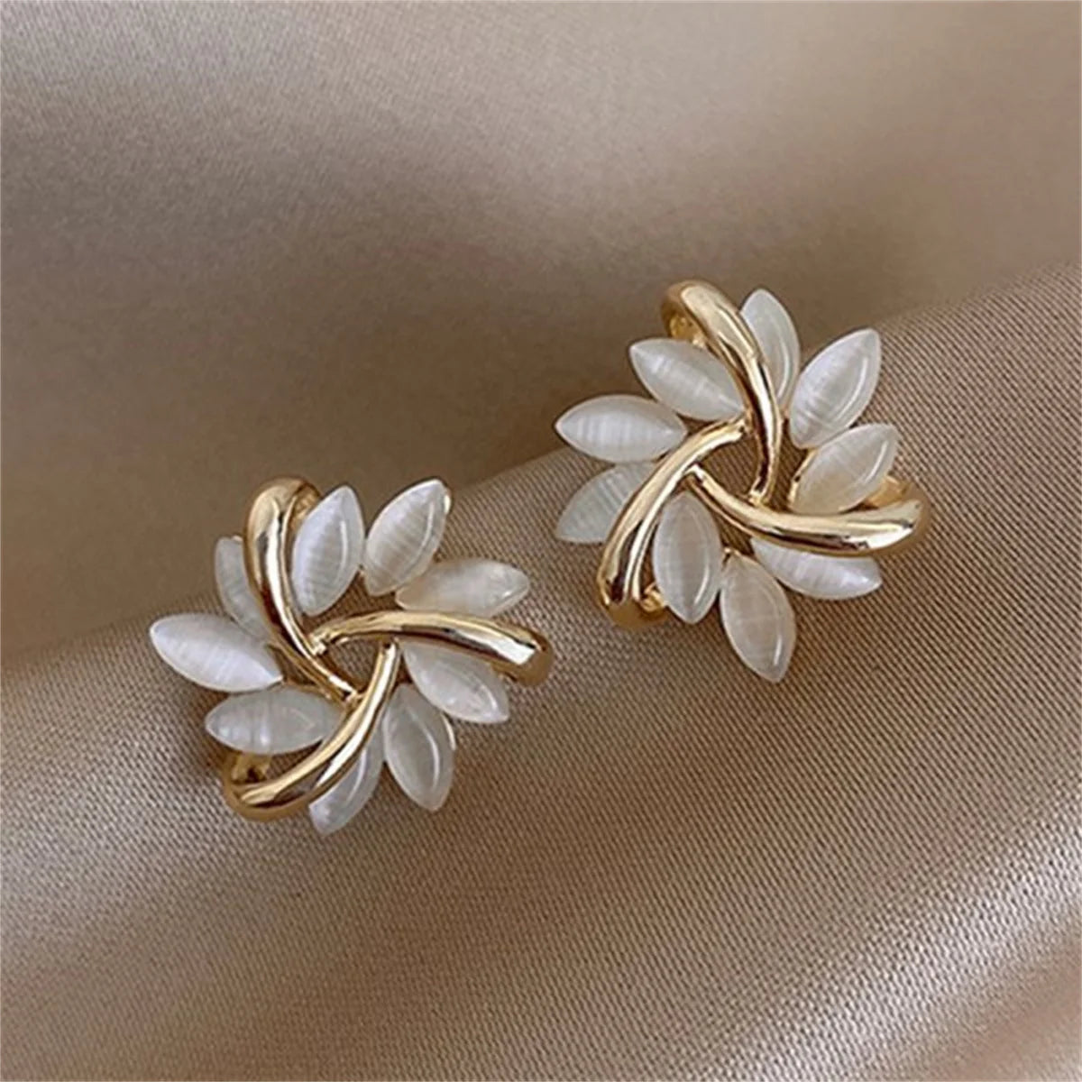 Pendientes con forma floral de cristal