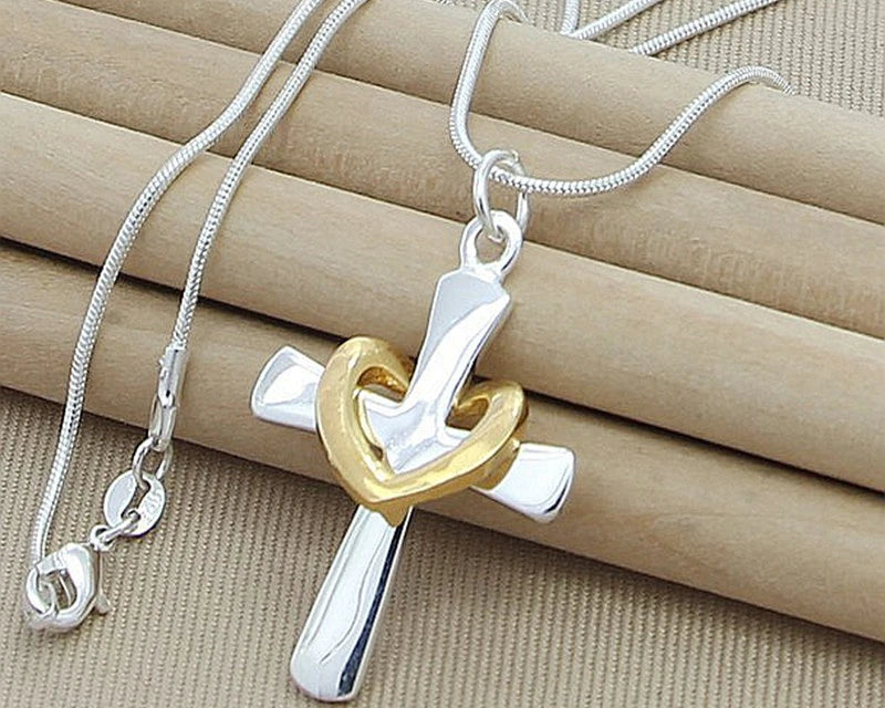 Collar pulido en plata con colgante Corazón y Cruz