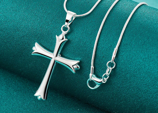 Collar pulido en plata, colgante Cruz Grande