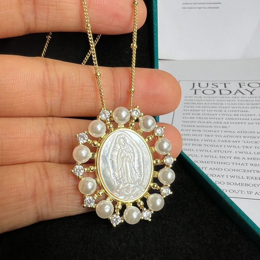 Collar: Acero, Nácar y Circonitas