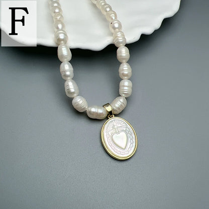 Collar de perlas con dijes de nacár, variedades de modelos