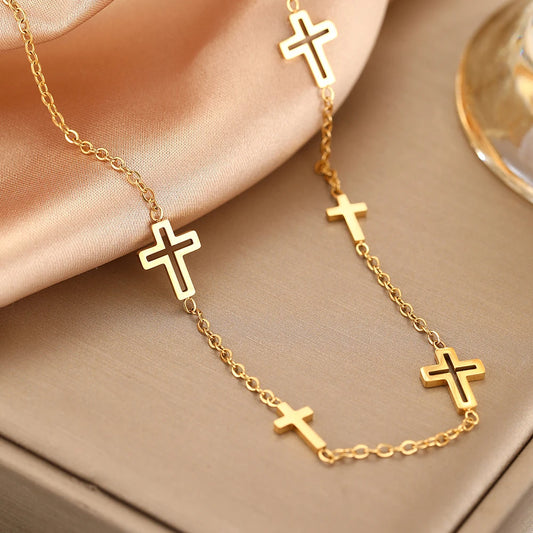 Collar de acero inoxidable con múltiples dijes de Cruz