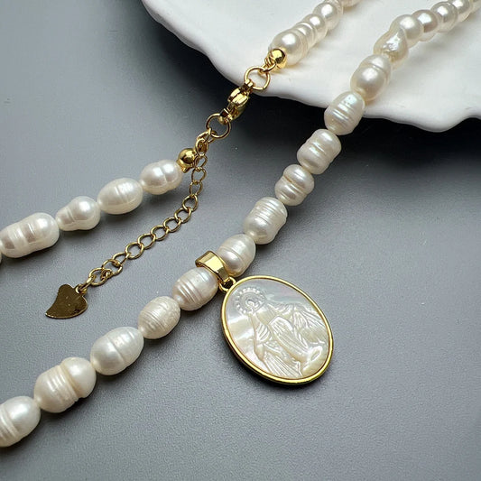 Collar de perlas con dijes de nacár, variedades de modelos