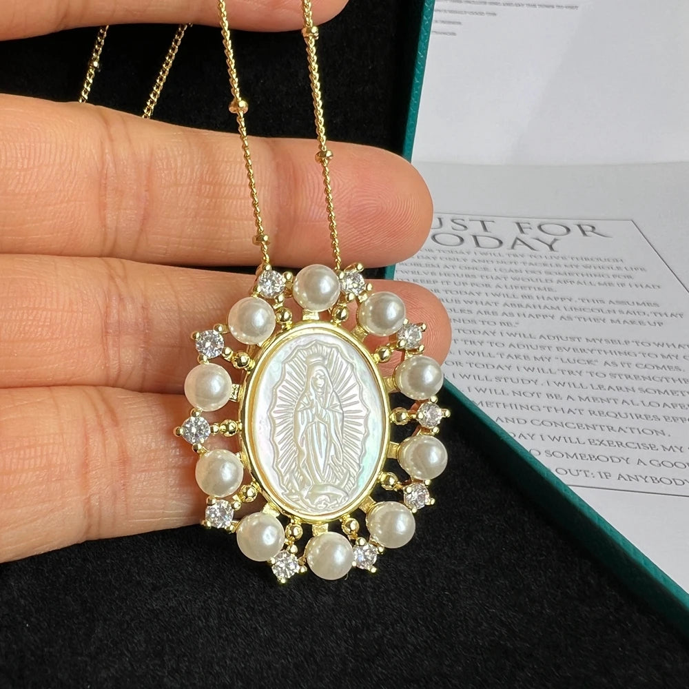 Collar: Acero, Nácar y Circonitas