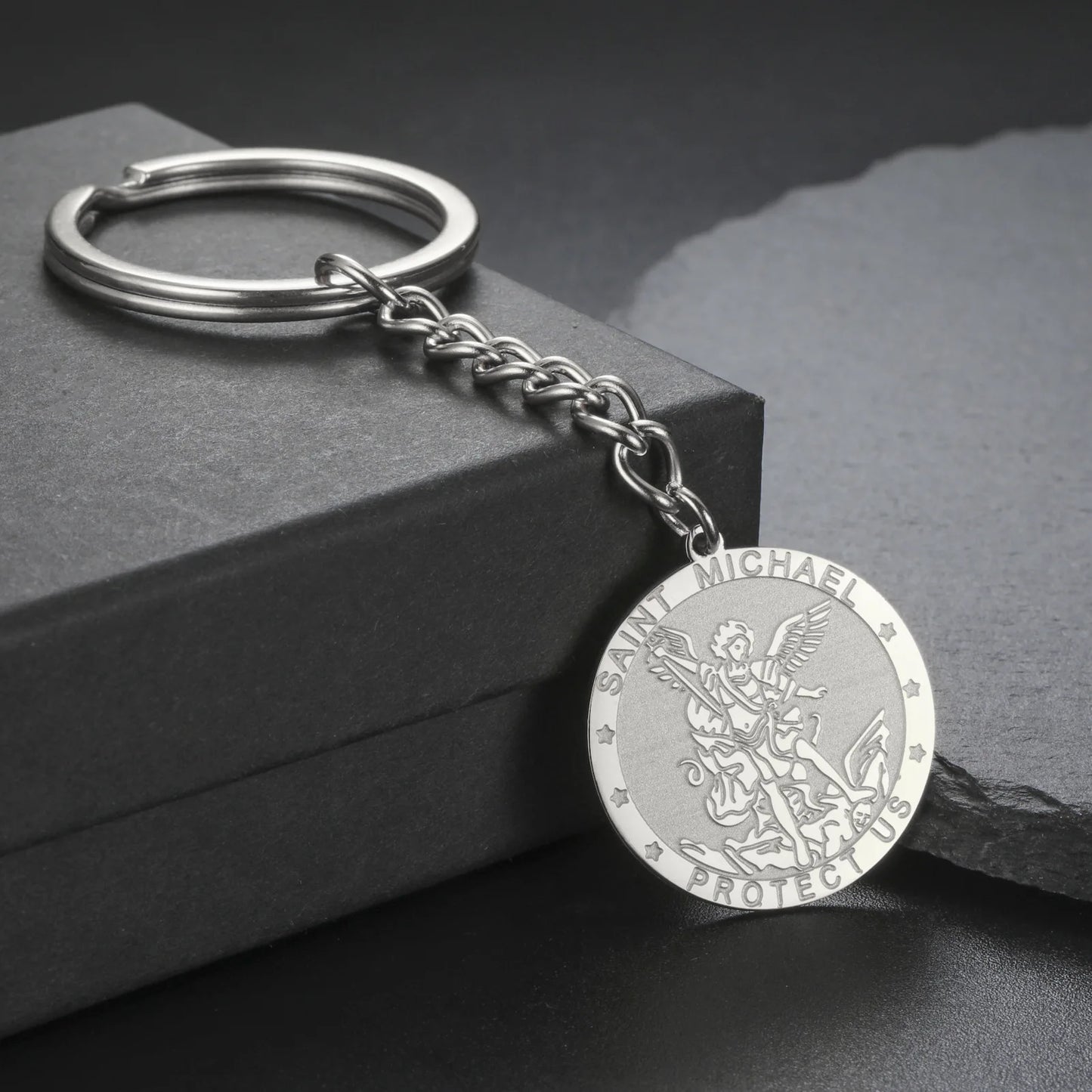 Llavero de San Miguel Arcángel – Protección y Estilo