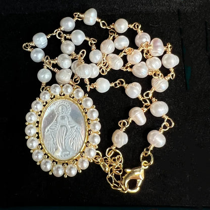 Collar Devoción en Perlas & Nácar