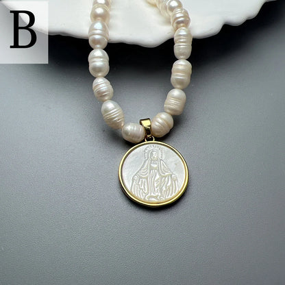 Collar de perlas con dijes de nacár, variedades de modelos