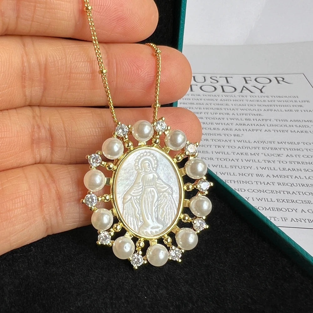 Collar: Acero, Nácar y Circonitas