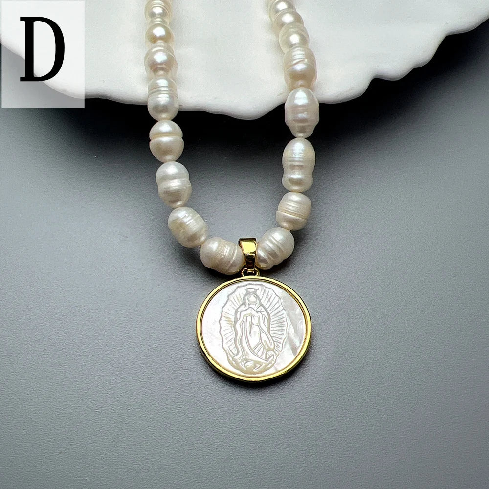 Collar de perlas con dijes de nacár, variedades de modelos