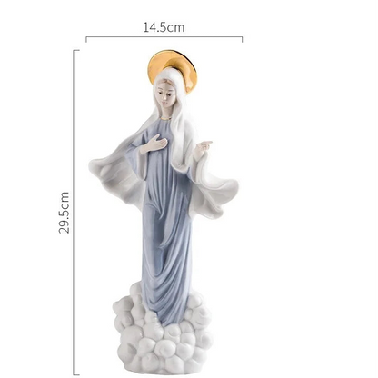 Imagen de la Virgen María de porcelana