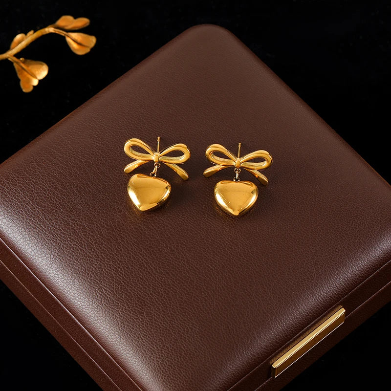 Conjunto de Collar y Pendientes, diseño Lazo y Corazón (Opciones de solo pendientes o collar)