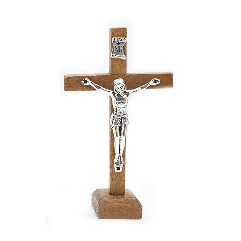Crucifijo de madera con detalle de metal