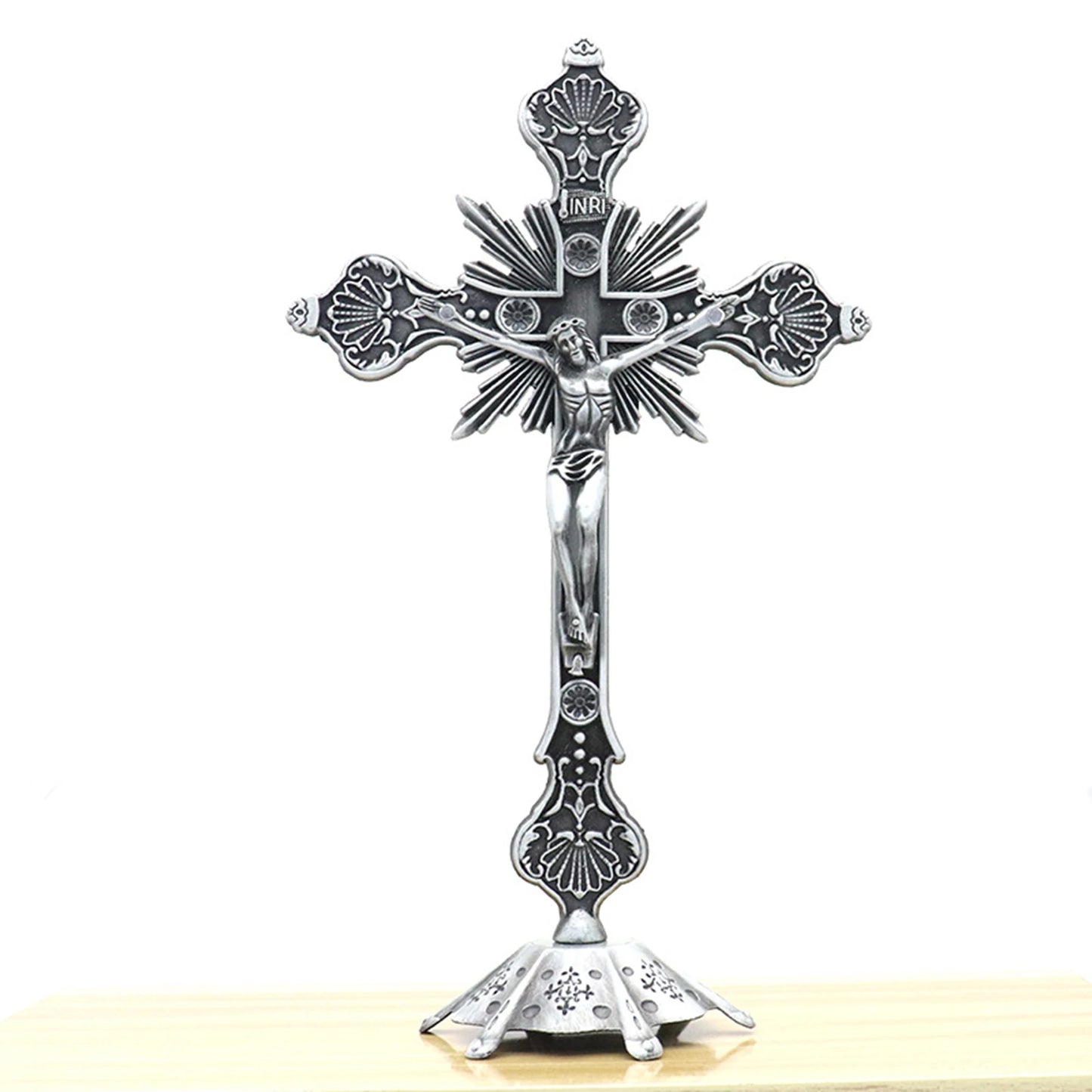 Crucifijo de metal envejecido
