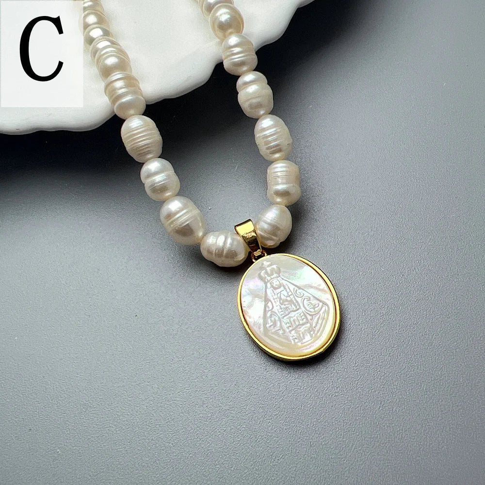 Collar de perlas con dijes de nacár, variedades de modelos