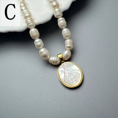 Collar de perlas con dijes de nacár, variedades de modelos