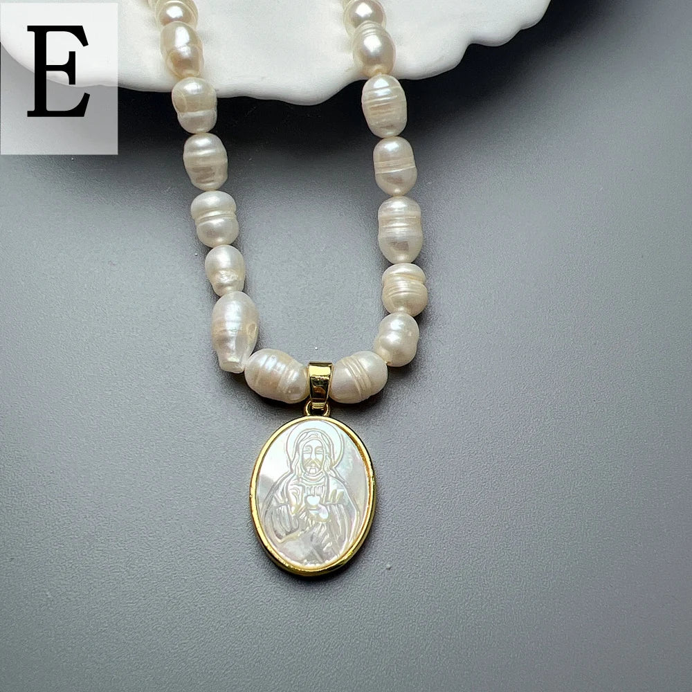 Collar de perlas con dijes de nacár, variedades de modelos