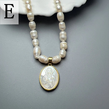Collar de perlas con dijes de nacár, variedades de modelos