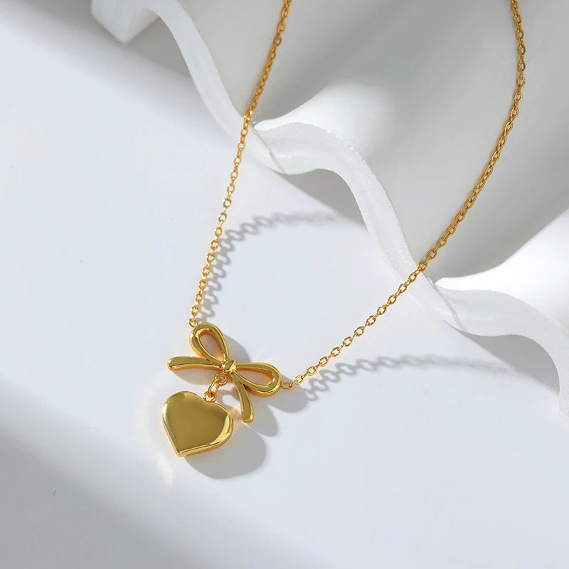 Conjunto de Collar y Pendientes, diseño Lazo y Corazón (Opciones de solo pendientes o collar)