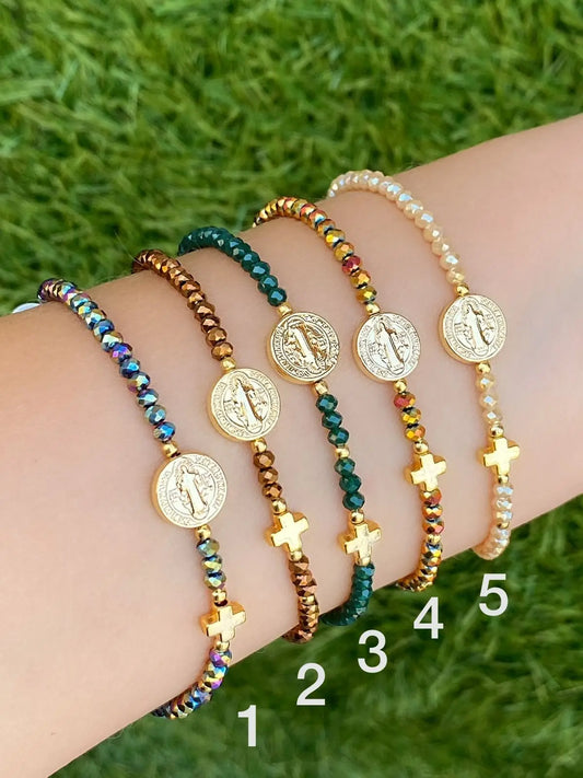 Pulsera de cuentas cristal, medalla San Benito