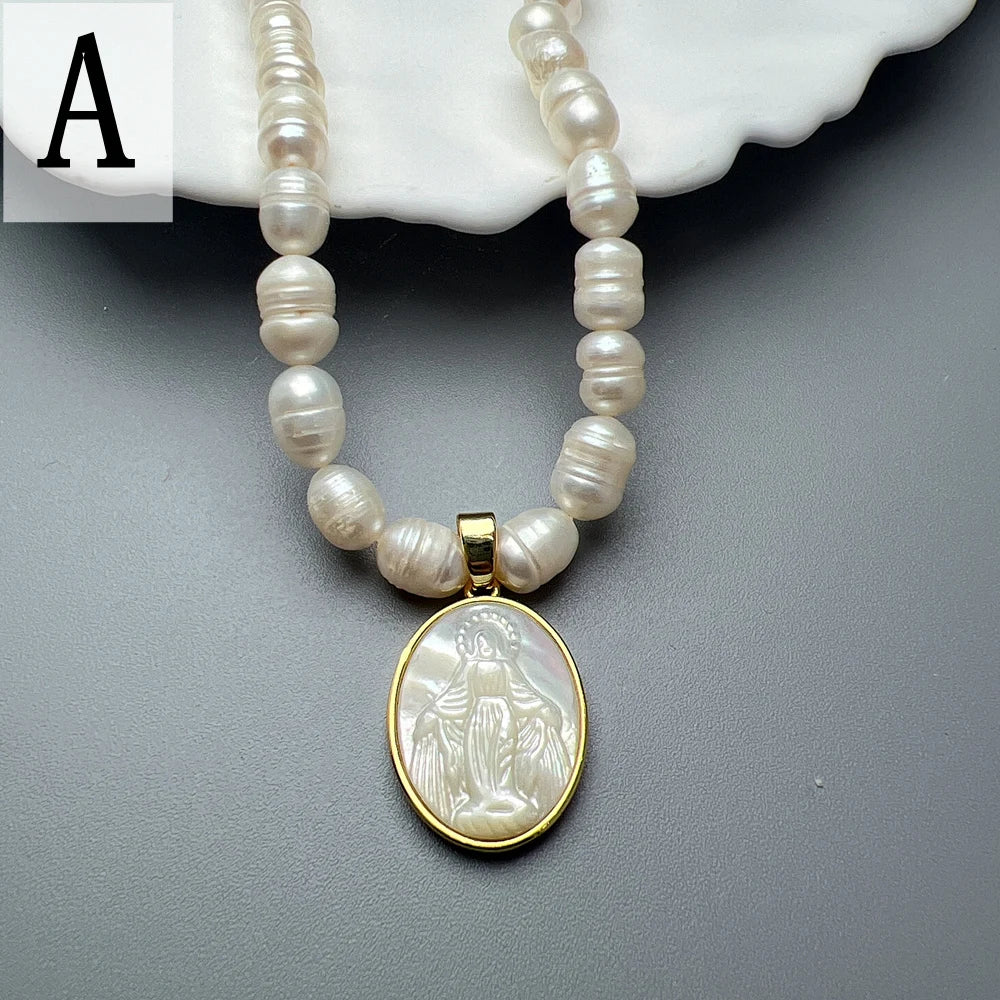 Collar de perlas con dijes de nacár, variedades de modelos