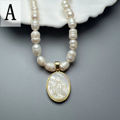 Collar de perlas con dijes de nacár, variedades de modelos