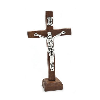Crucifijo de madera con detalle de metal
