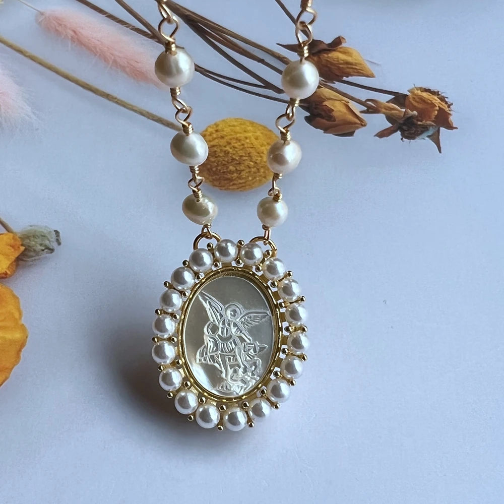 Collar Devoción en Perlas & Nácar